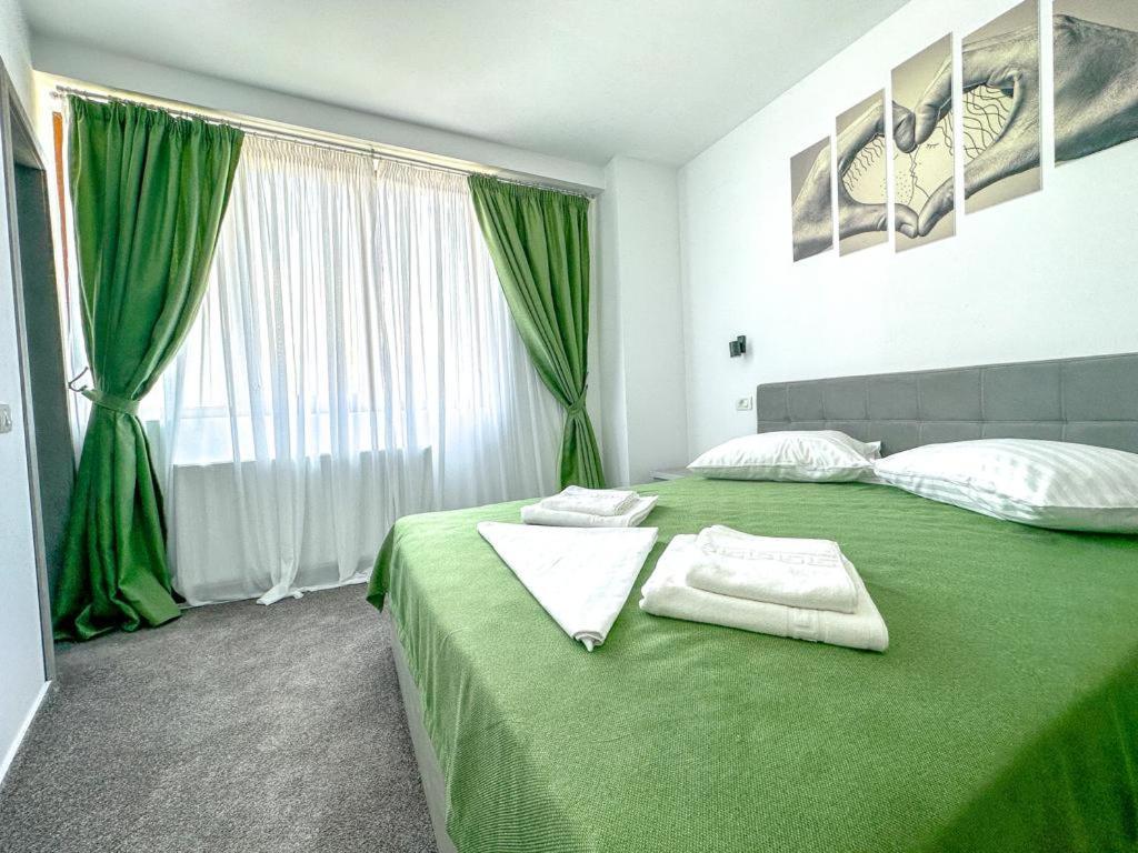 Popasul Lui Gicuta Bed & Breakfast Curtea De Arges Exterior photo